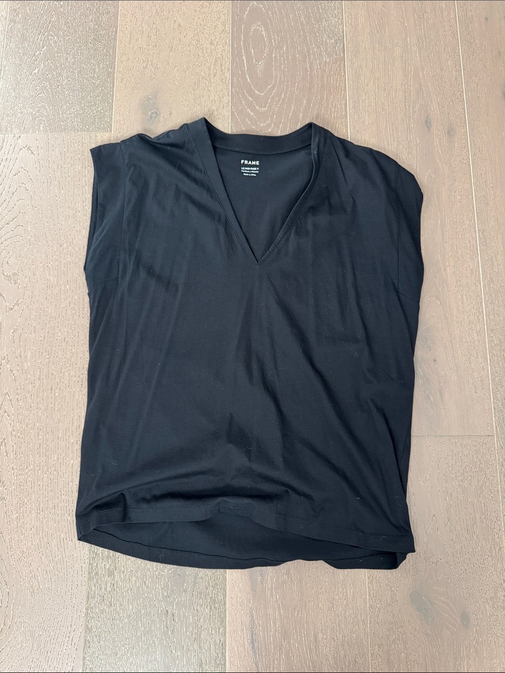 Frame Le Mid Rise V Neck t- shirt